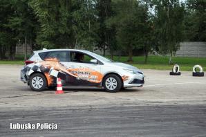 [VIDEO] Pod okiem profesjonalistów lubuscy i niemieccy policjanci doskonalili umiejętności kontrolowania poślizgów